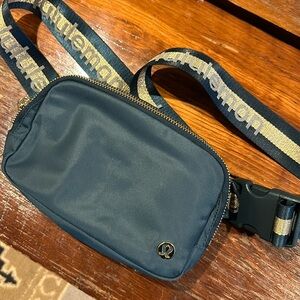 Lululemon Everywhere Belt Bag 1 L